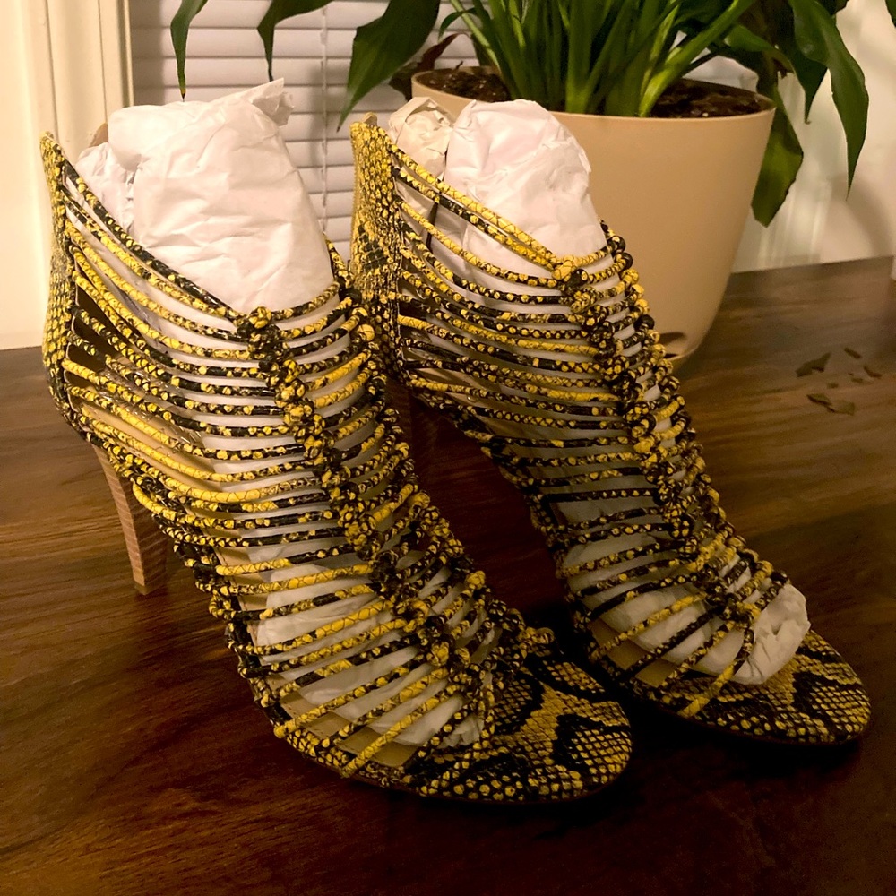 Vince CamutoAlsandra sandals - Picture 2 of 7